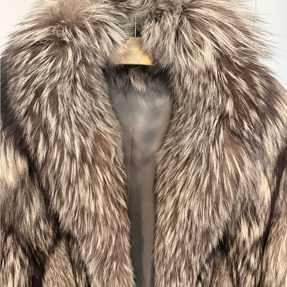 Pristine Custom Vintage Silver Fox Fur Coat - Picture 2 of 15